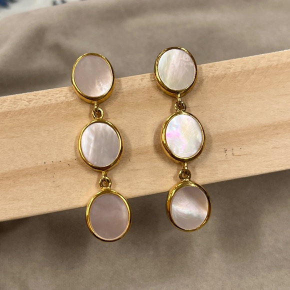 New J.Crew Mother of Pearl & Gold Plated Ring and Earring Set - Picture 3 of 15